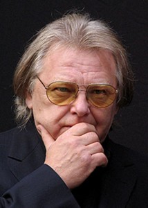 Юрий Антонов: о богатых и бедных в России Лекарства дорогие, старики не могут их купить. Пенсии едва хватает на коммунальные услуги и еду