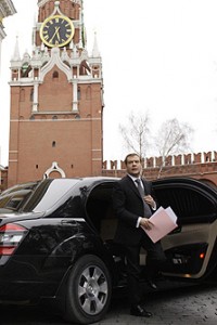 Президент России Дмитрий Медведев подписал закон, сдерживающий рост тарифов на ЖКУ закон, сдерживающий рост тарифов на ЖКУ