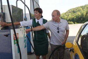 Россияне винят в бензиновом кризисе власти и нефтеперерабатывающие компании