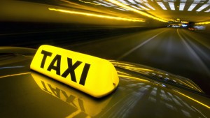  Столичные власти смогут регулировать тарифы на таксомоторные перевозки