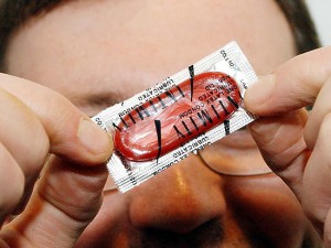 В России могут запретить иностранные костыли и презервативы