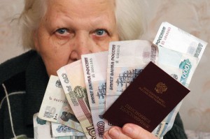 Пенсионерка из Омска задолжала коммунальщикам, банку и работодателю Пенсионерка из Омска задолжала коммунальщикам, банку и работодателю