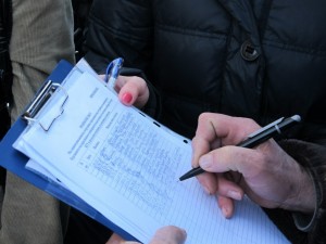 В Санкт-Петербурге активисты собирают подписи против повышения платы за проезд
