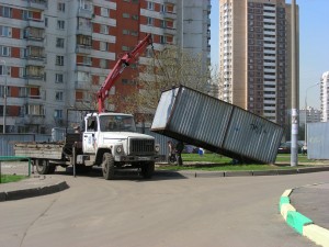 В Москве продолжили сносить гаражи