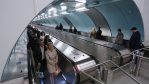 Смольный отказался повышать цены на проезд в метро в 2016 году
