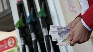 ФАС объяснила депутатам Рашкину и Обухову, почему нефть дешевеет, а бензин в России дорожает