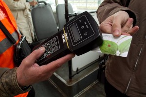 Кировчане смогут оплатить проезд в общественном транспорте банковской картой