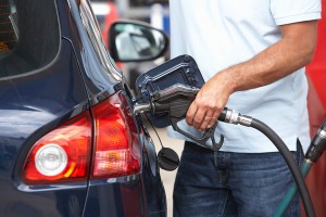 Цены на бензин резко выросли сразу в 52 центрах субъектов РФ