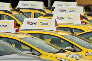 Фиксированный тариф в Яндекс.Такси увеличил часовой заработок водителей в Москве на 20
