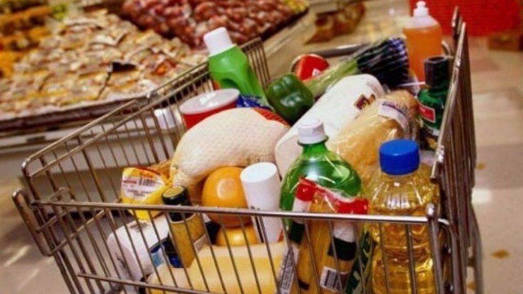Россияне рассказали, сколько они тратят на продукты в неделю
