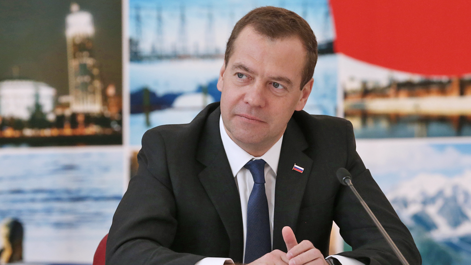 Медведев поручил публиковать тарифы УК на жилищные услуги