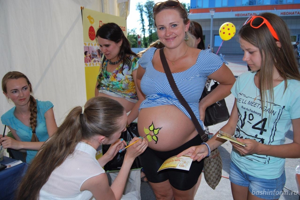 С 1 июля в России запустят горячую линию для беременных женщин