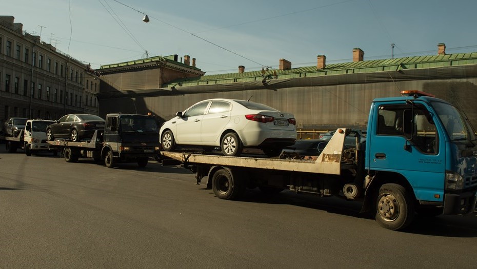 В Петербурге повысили тариф на эвакуацию машин