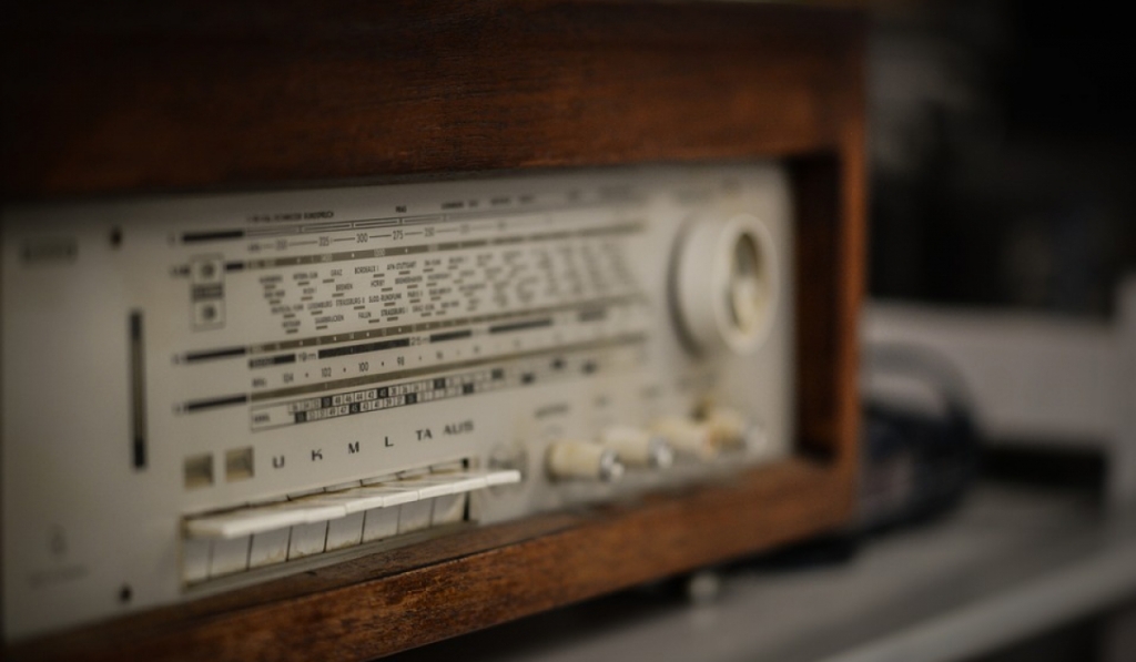 Счетная палата пришла к выводу, что за радио в домах берут слишком много