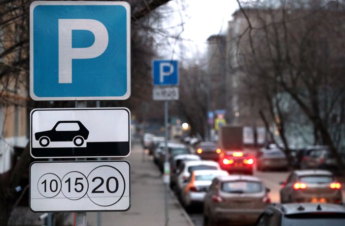 Парковка на еще 80 улицах Москвы стала платной