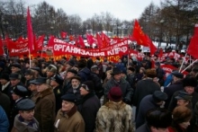 В Самаре коммунисты провели пикеты против повышения тарифов на свет, газ, услуги ЖКХ