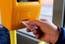 В столице на остановках появятся автоматы по продаже билетов на проезд в общественном транспорте 