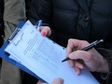 В Санкт-Петербурге активисты собирают подписи против повышения платы за проезд