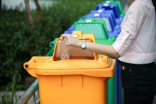 В Приморье собираются установить тариф на вывоз отсортированного мусора из оранжевых контейнеров
